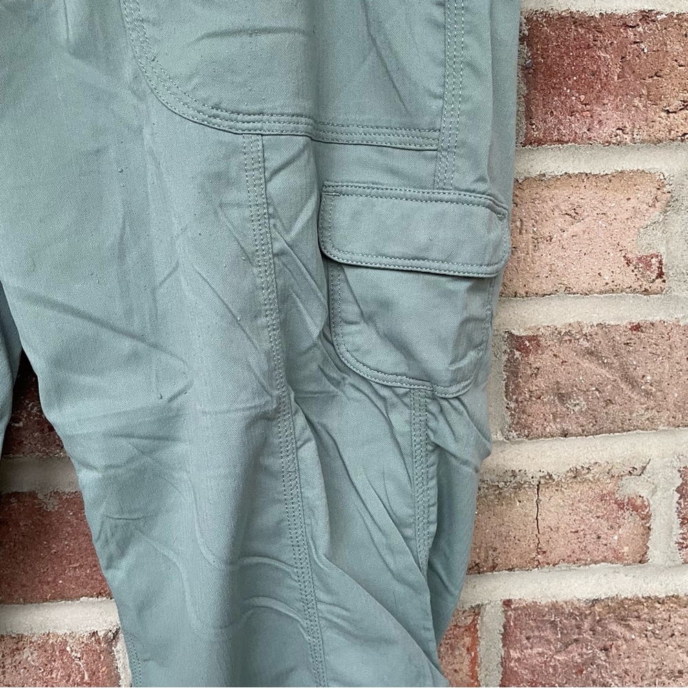 North Face sage green lightweight active capri pants Women Large - Picture 3 of 13